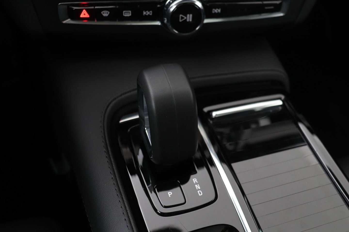 Volvo V90 T6 Ultra Dark | Panoramadak | Trekhaak | 360-camera | Head-Up | Harman/Kardon