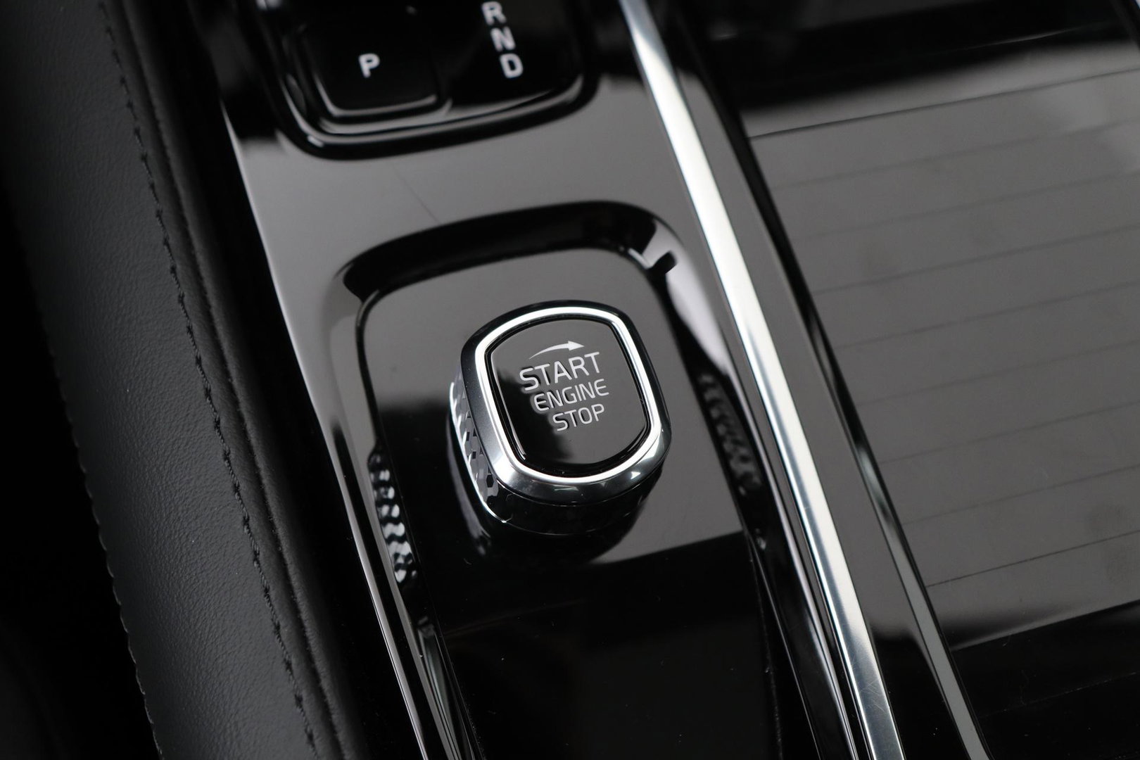 Volvo V90 T6 Ultra Dark | Panoramadak | Trekhaak | 360-camera | Head-Up | Harman/Kardon