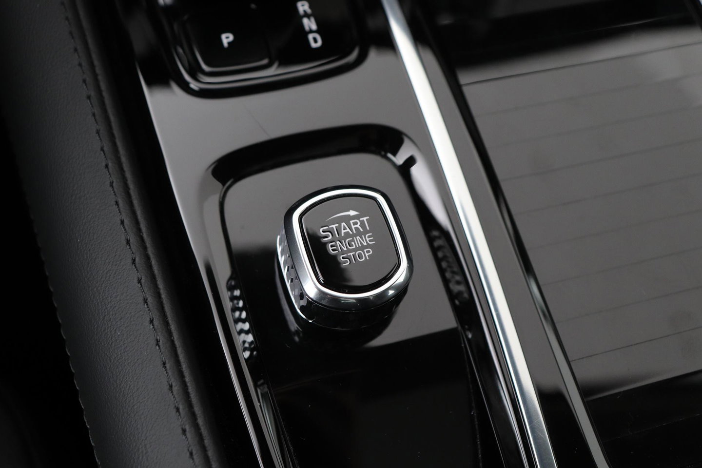 Volvo V90 T6 Ultra Dark | Panoramadak | Trekhaak | 360-camera | Head-Up | Harman/Kardon
