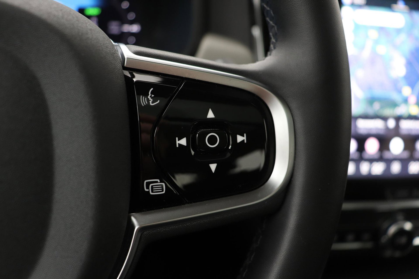 Volvo V90 T6 Ultra Dark | Panoramadak | Trekhaak | 360-camera | Head-Up | Harman/Kardon