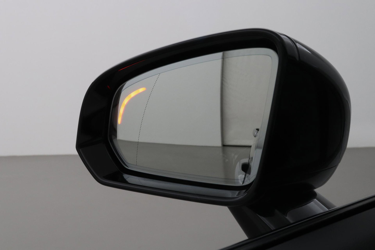 Volvo V90 T6 Ultra Dark | Panoramadak | Trekhaak | 360-camera | Head-Up | Harman/Kardon