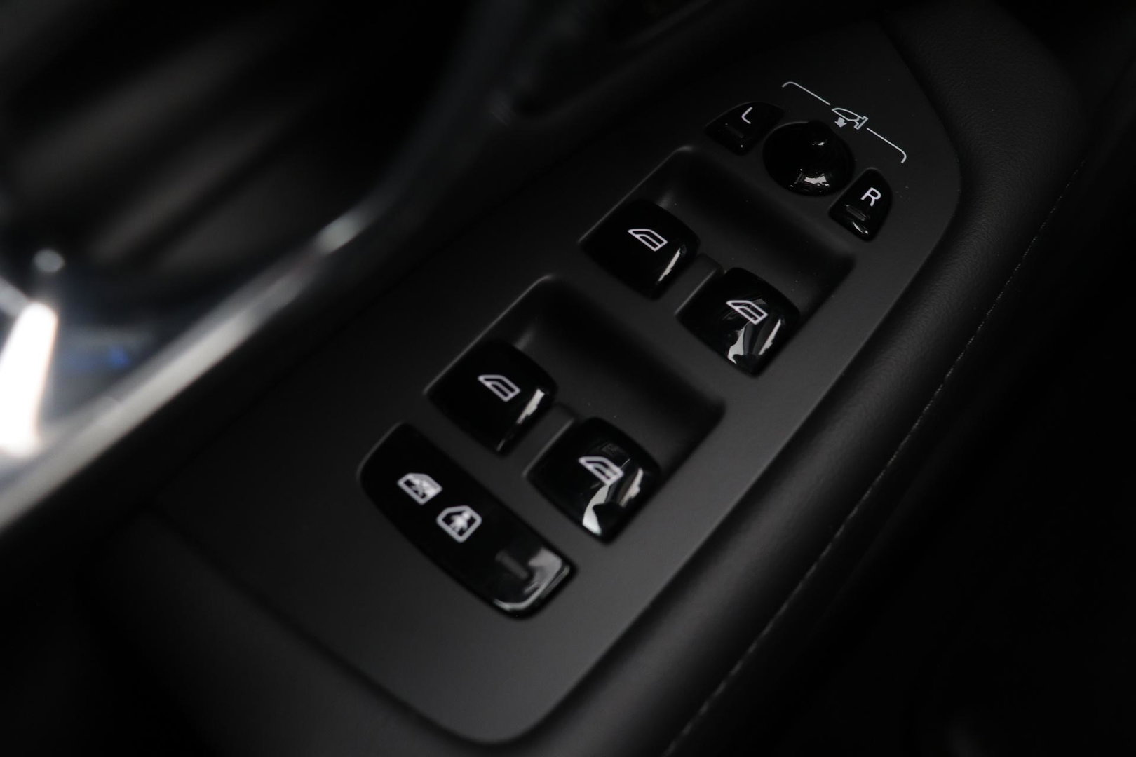 Volvo V90 T6 Ultra Dark | Panoramadak | Trekhaak | 360-camera | Head-Up | Harman/Kardon