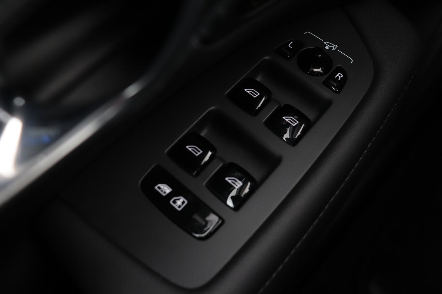 Volvo V90 T6 Ultra Dark | Panoramadak | Trekhaak | 360-camera | Head-Up | Harman/Kardon