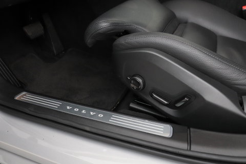 Volvo V90 T6 Ultra Dark | Panoramadak | Trekhaak | 360-camera | Head-Up | Harman/Kardon