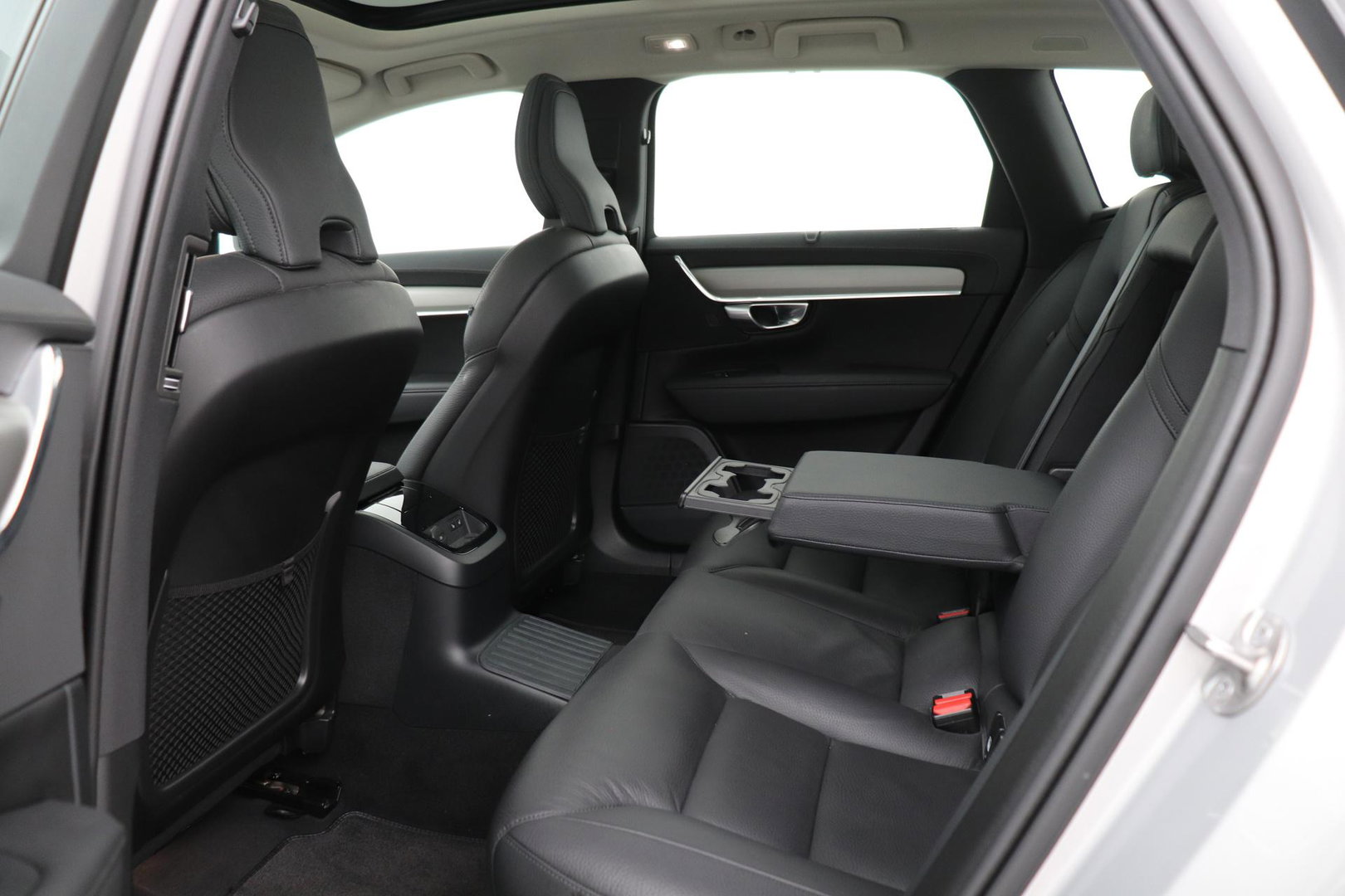 Volvo V90 T6 Ultra Dark | Panoramadak | Trekhaak | 360-camera | Head-Up | Harman/Kardon