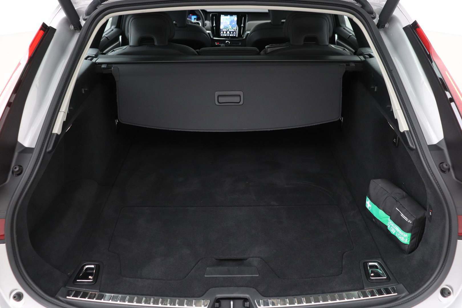 Volvo V90 T6 Ultra Dark | Panoramadak | Trekhaak | 360-camera | Head-Up | Harman/Kardon