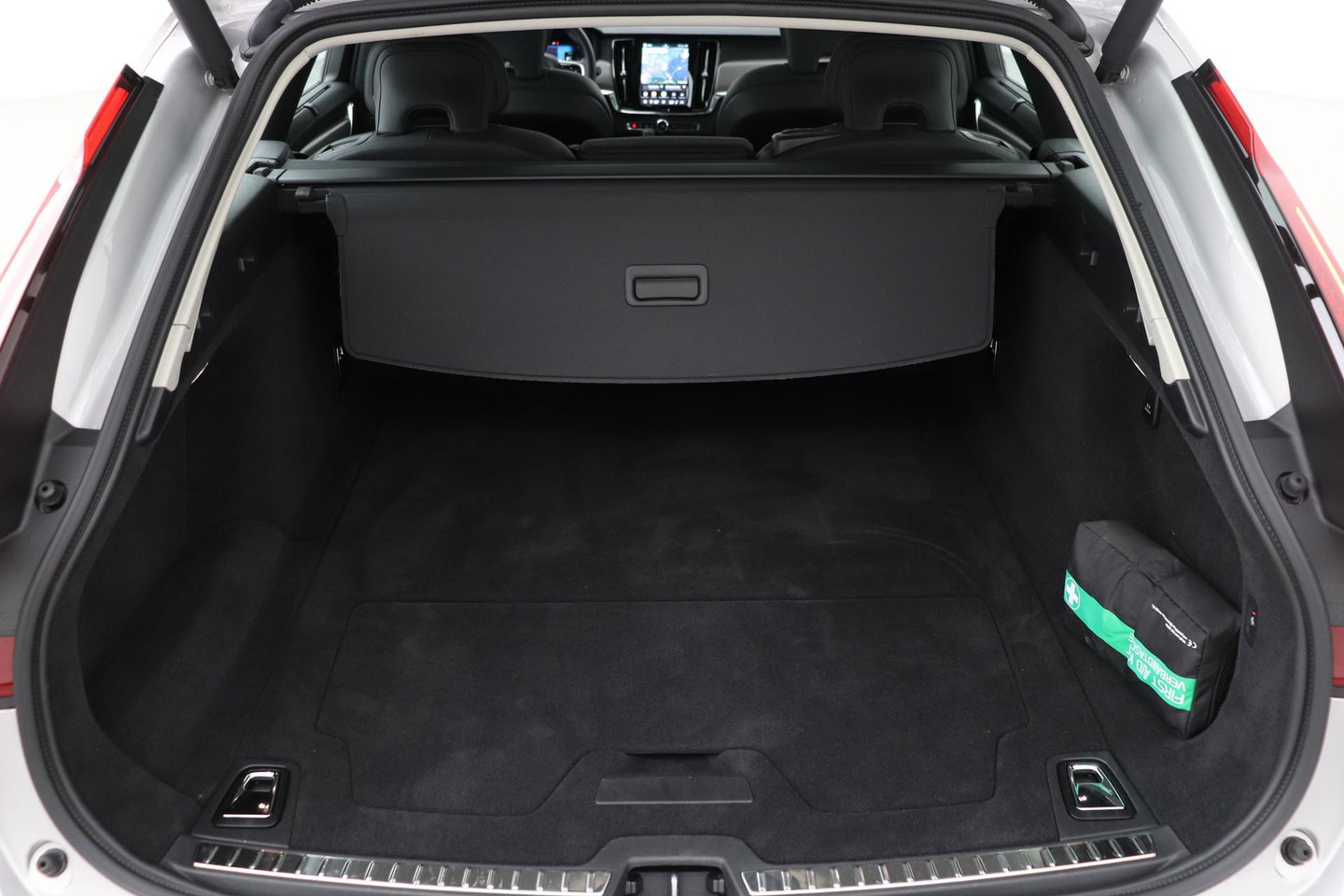 Volvo V90 T6 Ultra Dark | Panoramadak | Trekhaak | 360-camera | Head-Up | Harman/Kardon