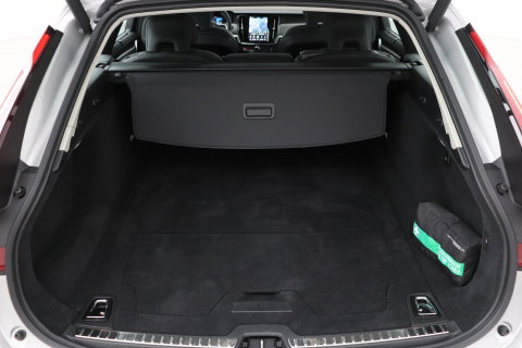 Volvo V90 T6 Ultra Dark | Panoramadak | Trekhaak | 360-camera | Head-Up | Harman/Kardon