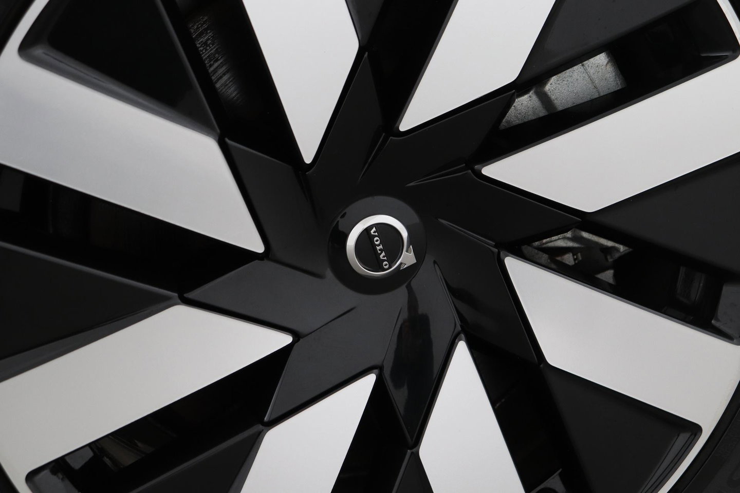 Volvo V90 T6 Ultra Dark | Panoramadak | Trekhaak | 360-camera | Head-Up | Harman/Kardon