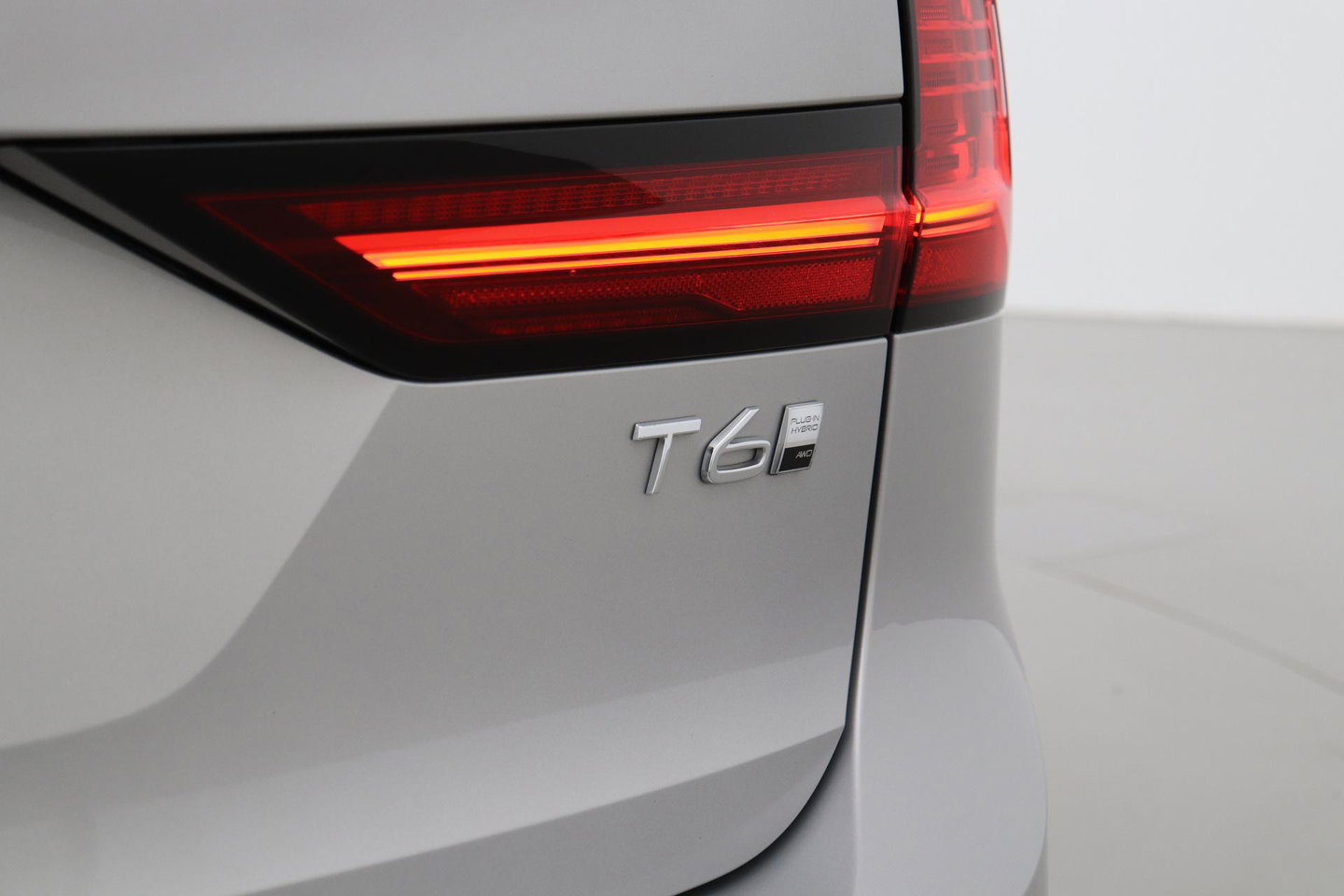 Volvo V90 T6 Ultra Dark | Panoramadak | Trekhaak | 360-camera | Head-Up | Harman/Kardon