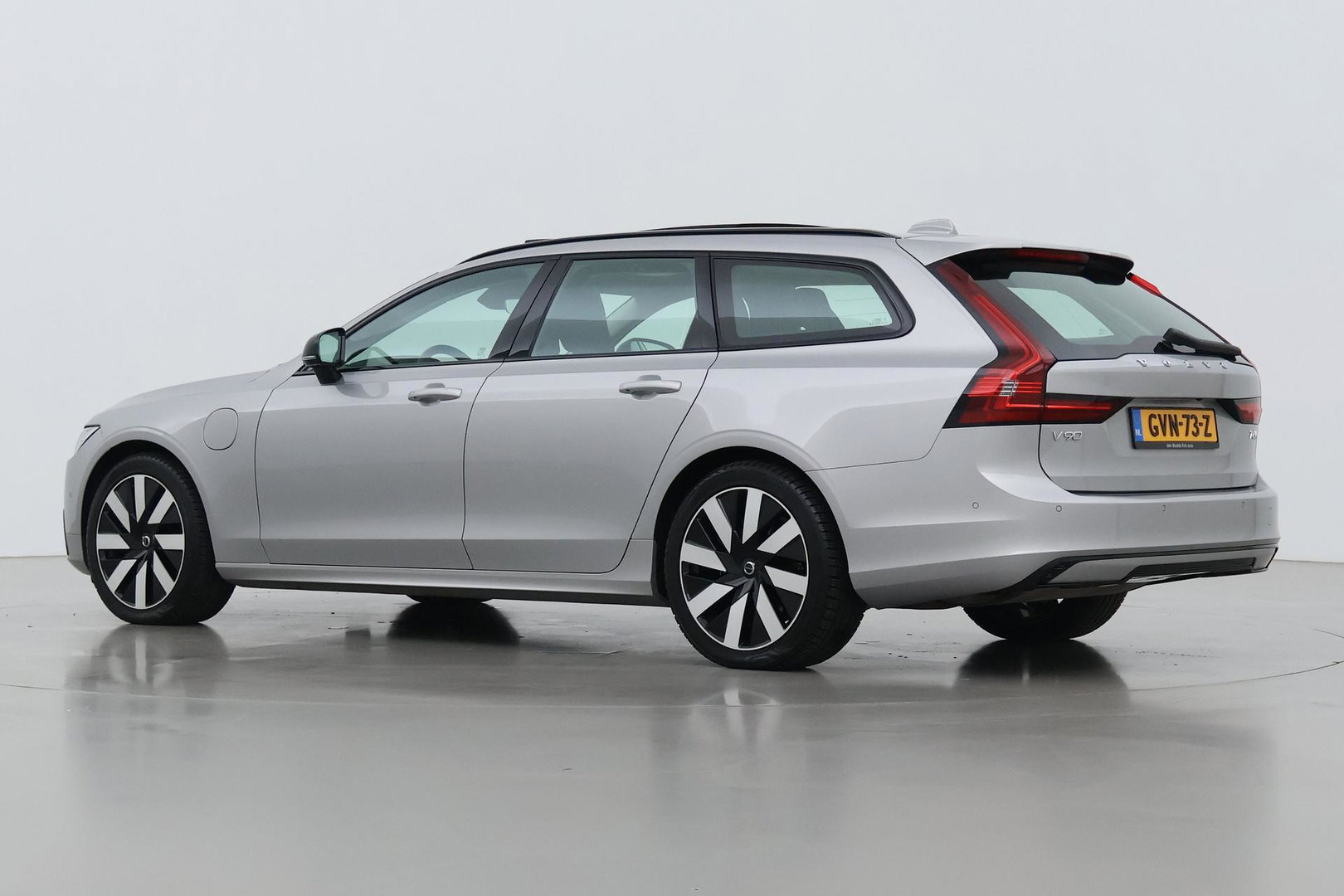 Volvo V90 T6 Ultra Dark | Panoramadak | Trekhaak | 360-camera | Head-Up | Harman/Kardon