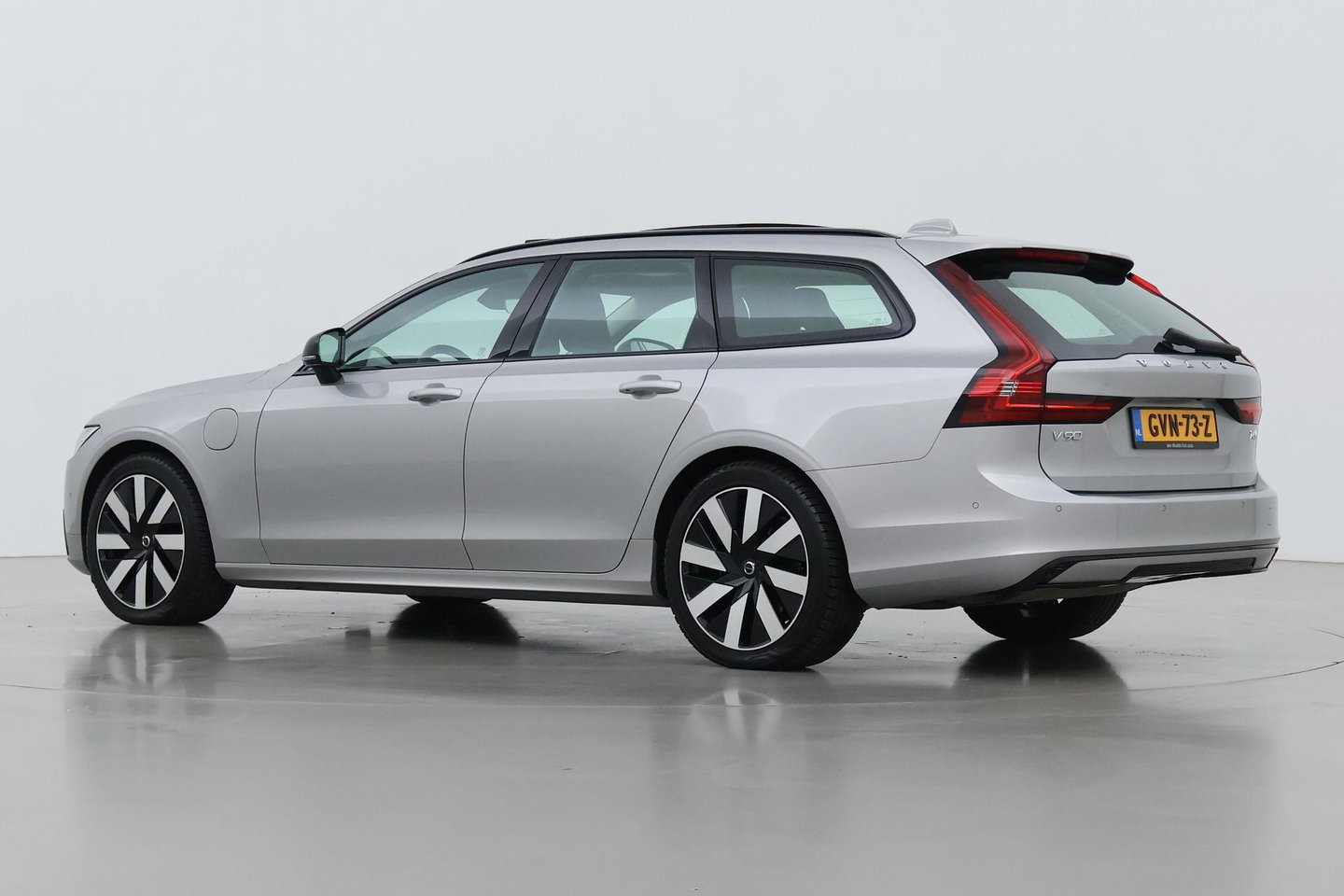 Volvo V90 T6 Ultra Dark | Panoramadak | Trekhaak | 360-camera | Head-Up | Harman/Kardon
