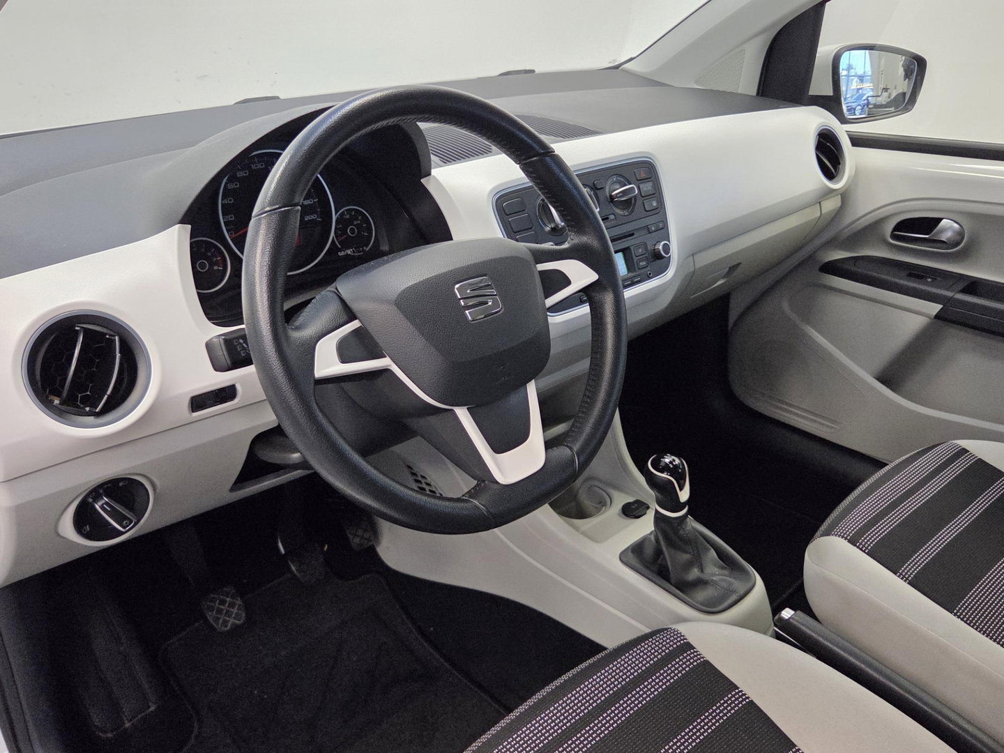 SEAT Mii 1.0 Style 5Deurs Airco 14"LM Leerp.