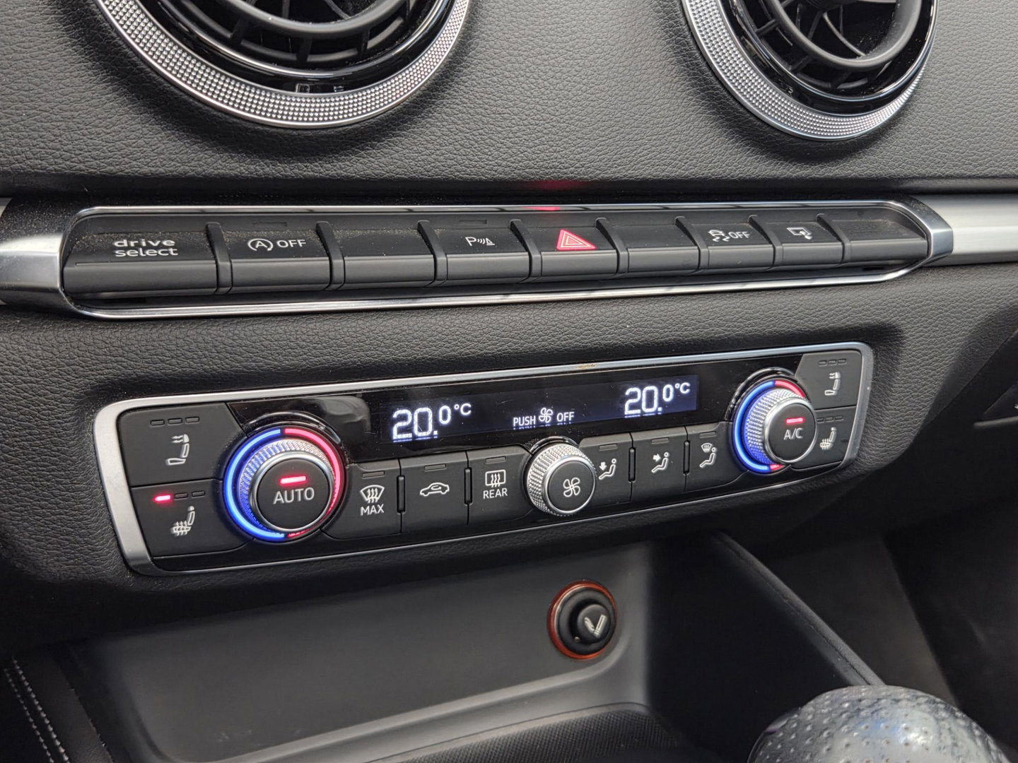 Audi A3 Cabriolet 1.4 TFSI CoD S Line Navi Leer Xenon 18'lmv Cruise Control