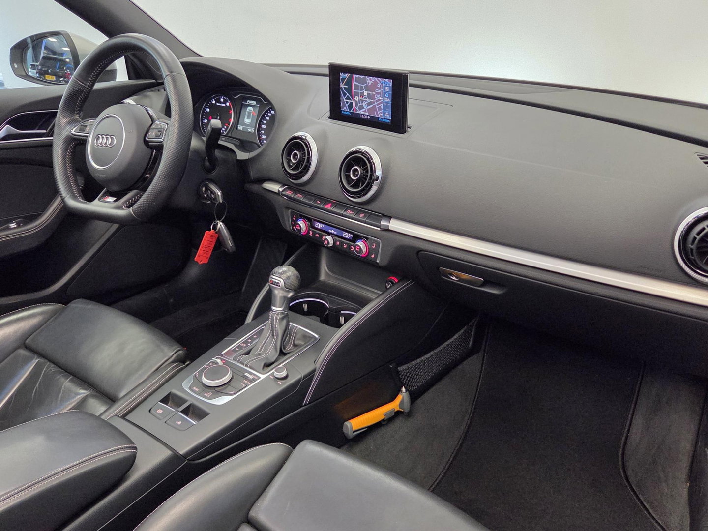 Audi A3 Cabriolet 1.4 TFSI CoD S Line Navi Leer Xenon 18'lmv Cruise Control