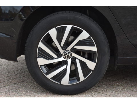 Volkswagen Golf 1.4 eHybrid Style 204 pk PHEV | NL-Auto | Elekt.stoel massage | Carplay | DAB | Standkachel | Adapt.CC | IQ-LED | NAP