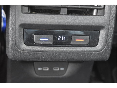 Volkswagen Golf 1.4 eHybrid Style 204 pk PHEV | NL-Auto | Elekt.stoel massage | Carplay | DAB | Standkachel | Adapt.CC | IQ-LED | NAP