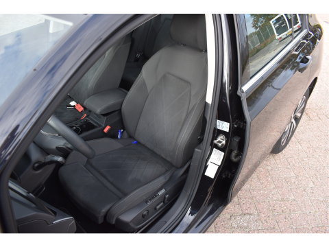Volkswagen Golf 1.4 eHybrid Style 204 pk PHEV | NL-Auto | Elekt.stoel massage | Carplay | DAB | Standkachel | Adapt.CC | IQ-LED | NAP