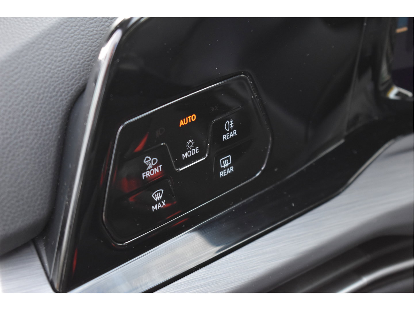 Volkswagen Golf 1.4 eHybrid Style 204 pk PHEV | NL-Auto | Elekt.stoel massage | Carplay | DAB | Standkachel | Adapt.CC | IQ-LED | NAP