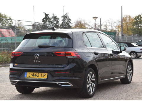 Volkswagen Golf 1.4 eHybrid Style 204 pk PHEV | NL-Auto | Elekt.stoel massage | Carplay | DAB | Standkachel | Adapt.CC | IQ-LED | NAP