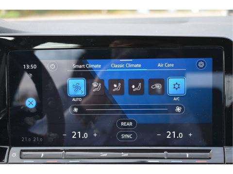 Volkswagen Golf 1.4 eHybrid Style 204 pk PHEV | NL-Auto | Elekt.stoel massage | Carplay | DAB | Standkachel | Adapt.CC | IQ-LED | NAP