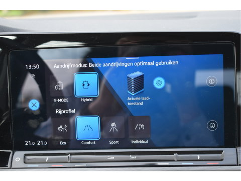 Volkswagen Golf 1.4 eHybrid Style 204 pk PHEV | NL-Auto | Elekt.stoel massage | Carplay | DAB | Standkachel | Adapt.CC | IQ-LED | NAP