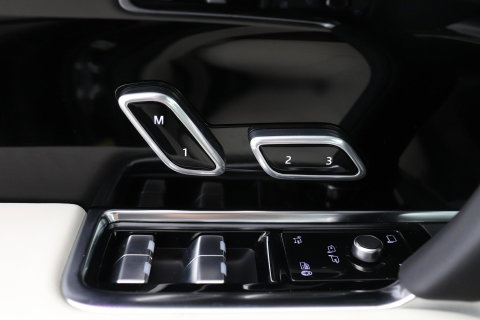 Land Rover Range Rover P460e Autobiography | Meridian Signature | Panoramadak | ClearSight | Massage+Ventilatie | Koelbox | 22 Inch