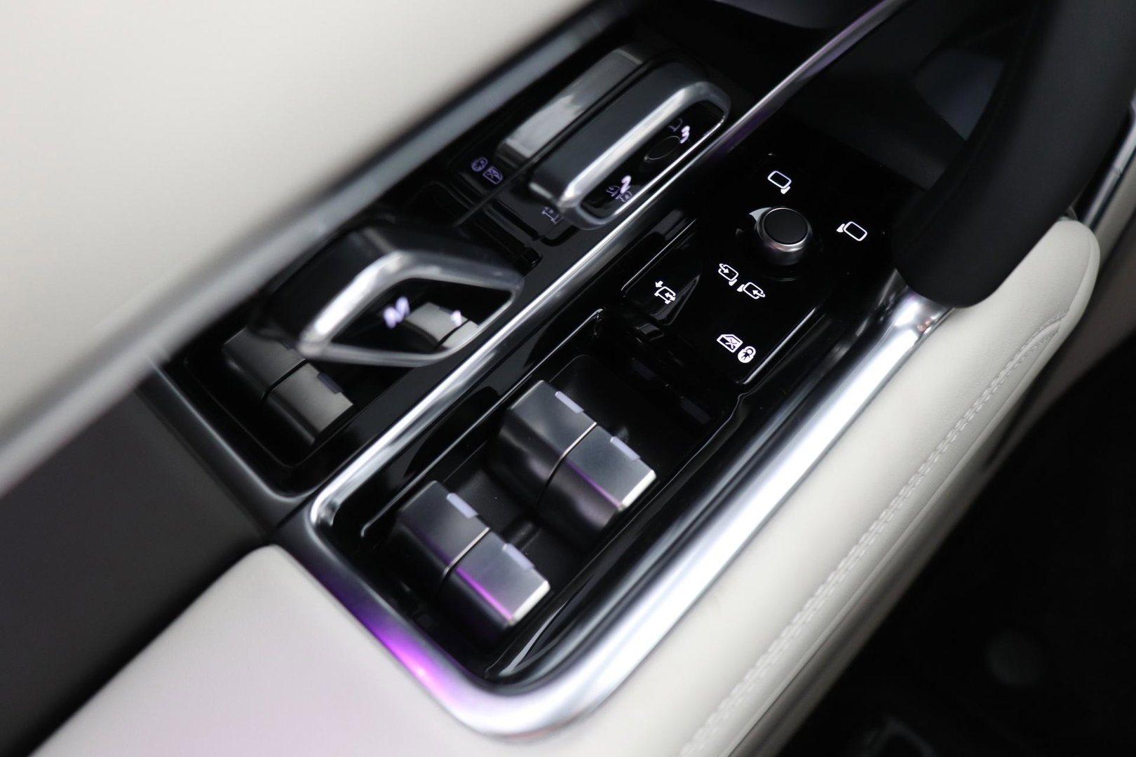 Land Rover Range Rover P460e Autobiography | Meridian Signature | Panoramadak | ClearSight | Massage+Ventilatie | Koelbox | 22 Inch