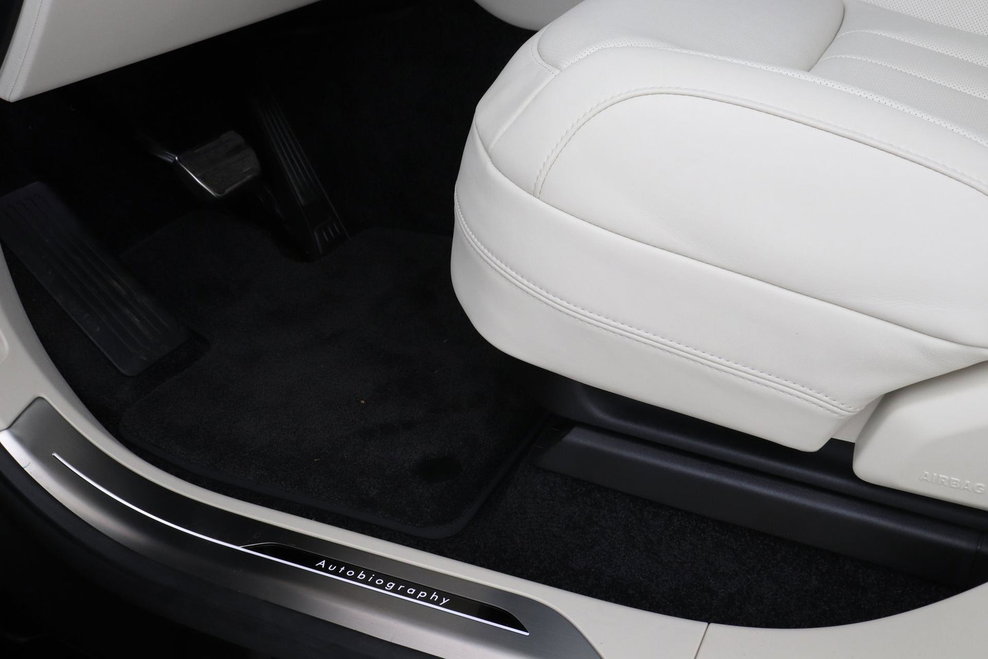 Land Rover Range Rover P460e Autobiography | Meridian Signature | Panoramadak | ClearSight | Massage+Ventilatie | Koelbox | 22 Inch