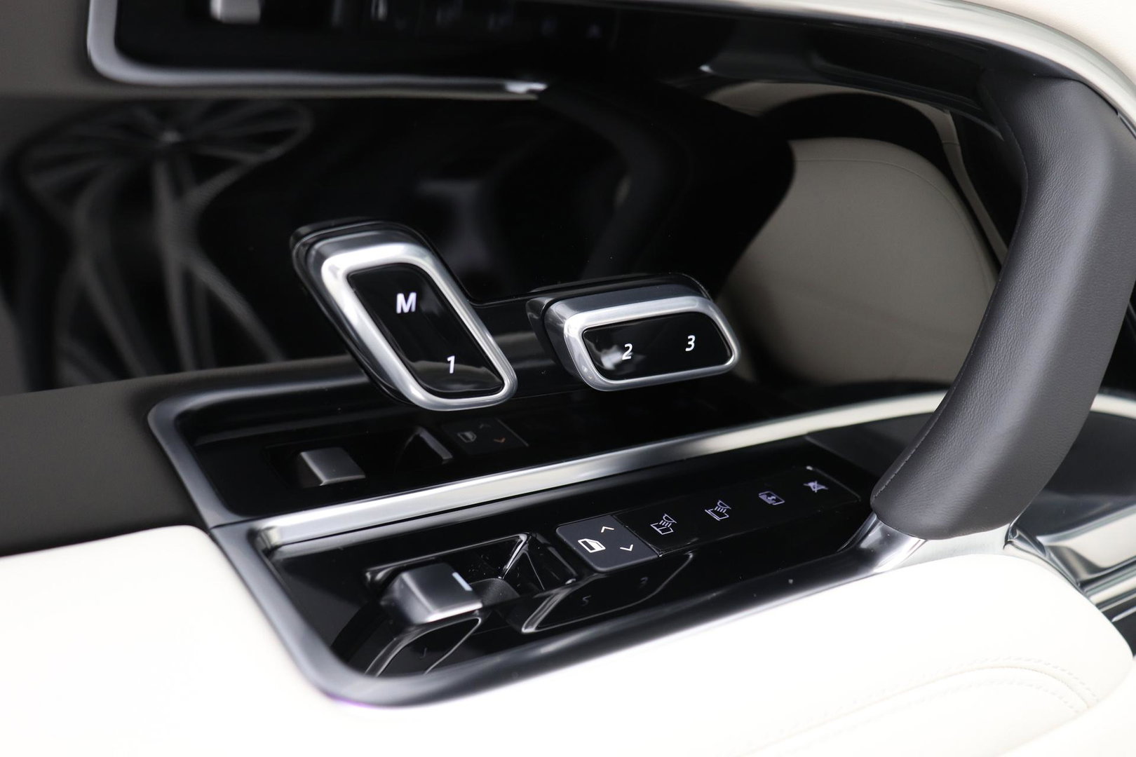 Land Rover Range Rover P460e Autobiography | Meridian Signature | Panoramadak | ClearSight | Massage+Ventilatie | Koelbox | 22 Inch