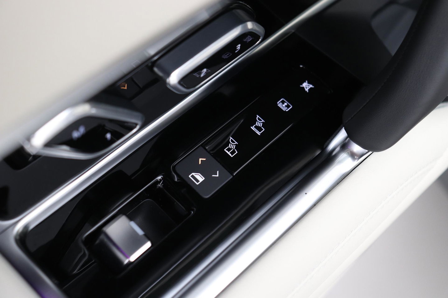 Land Rover Range Rover P460e Autobiography | Meridian Signature | Panoramadak | ClearSight | Massage+Ventilatie | Koelbox | 22 Inch