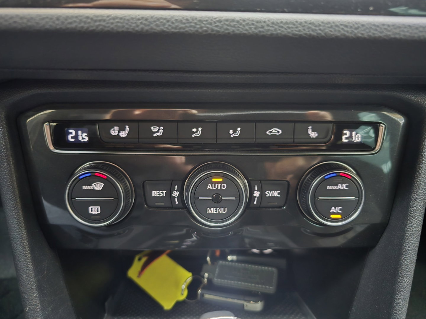 Volkswagen Tiguan 1.5 TSI ACT Highline Keyless LED Navi Camera Trekhaak Navi PDC LM