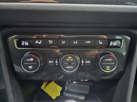 Volkswagen Tiguan 1.5 TSI ACT Highline Keyless LED Navi Camera Trekhaak Navi PDC LM