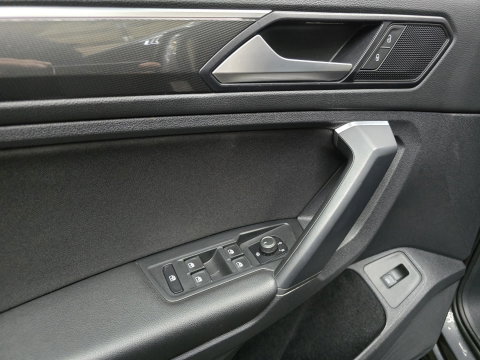 Volkswagen Tiguan 1.5 TSI ACT Highline Keyless LED Navi Camera Trekhaak Navi PDC LM