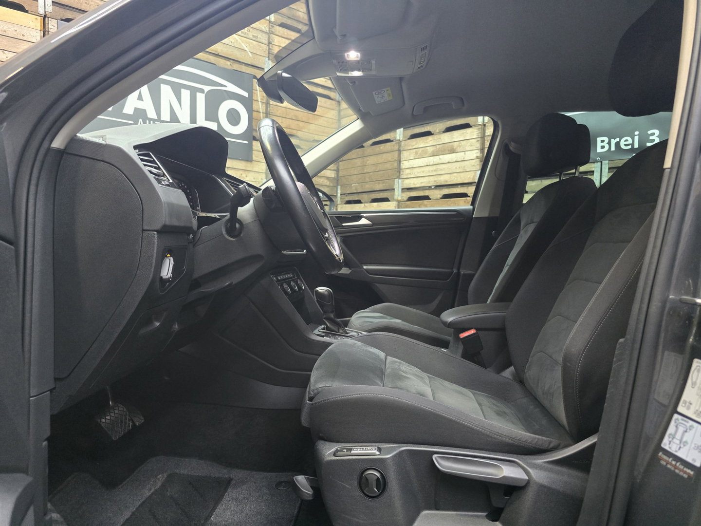 Volkswagen Tiguan 1.5 TSI ACT Highline Keyless LED Navi Camera Trekhaak Navi PDC LM