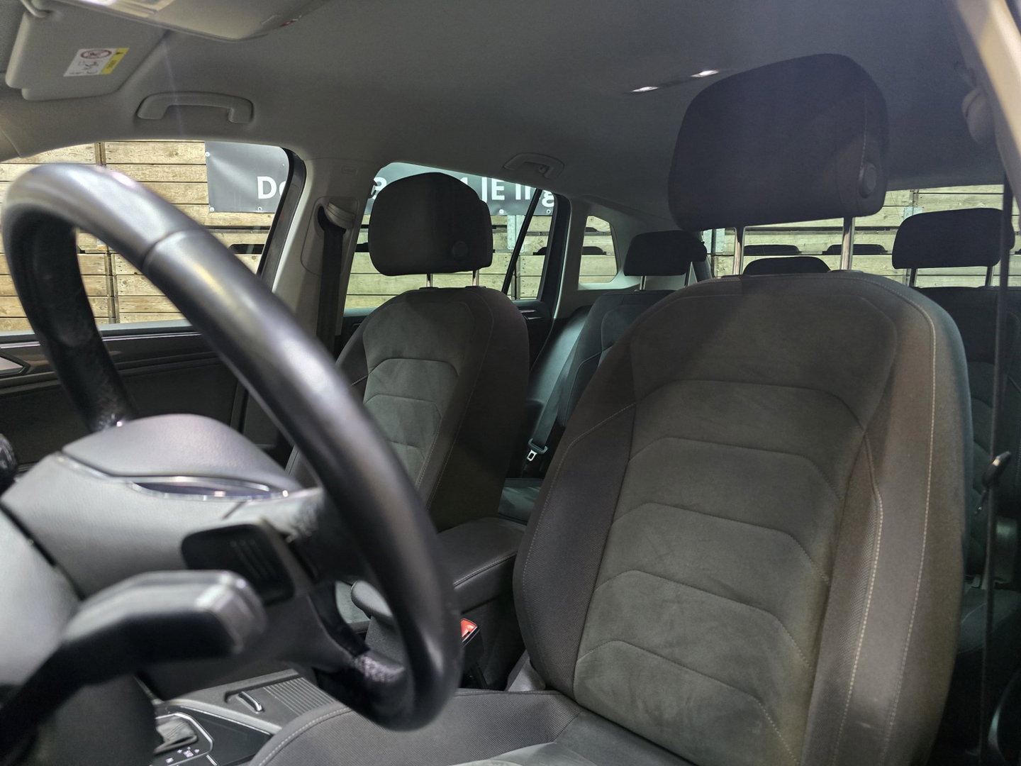 Volkswagen Tiguan 1.5 TSI ACT Highline Keyless LED Navi Camera Trekhaak Navi PDC LM