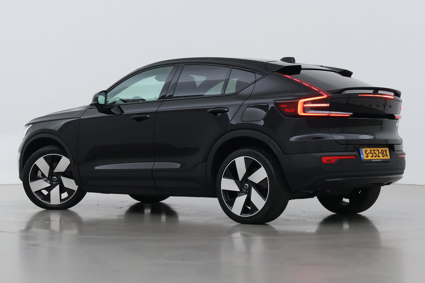 Volvo C40 Recharge Ultimate 69 kWh | Panoramadak | Harman/Kardon | BLIS |