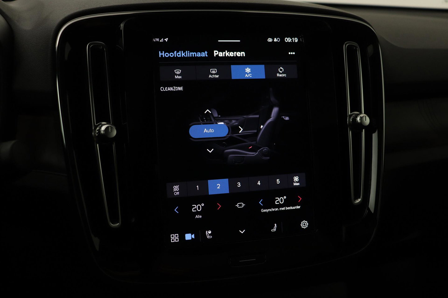 Volvo C40 Recharge Ultimate 69 kWh | Panoramadak | Harman/Kardon | BLIS |
