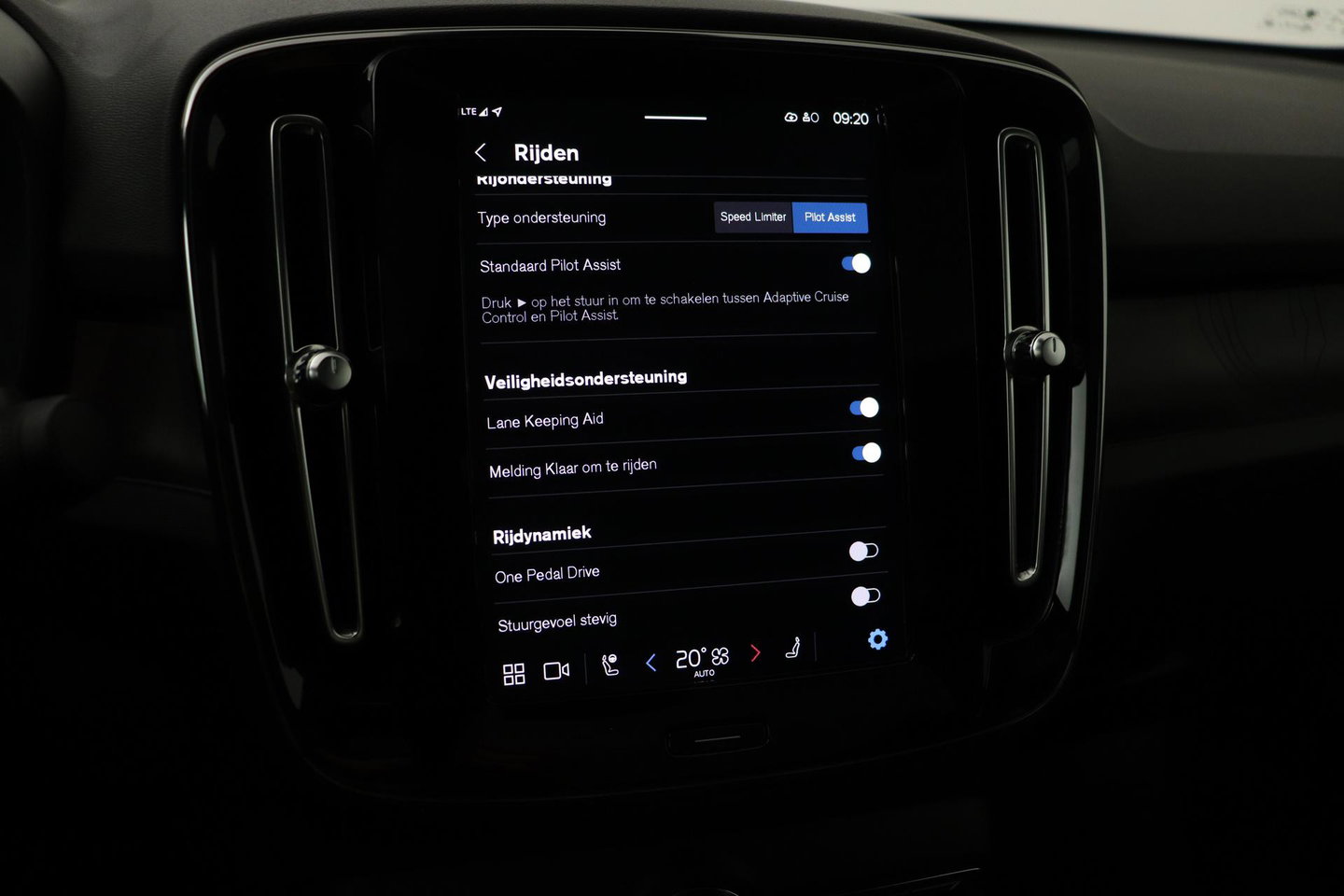 Volvo C40 Recharge Ultimate 69 kWh | Panoramadak | Harman/Kardon | BLIS |