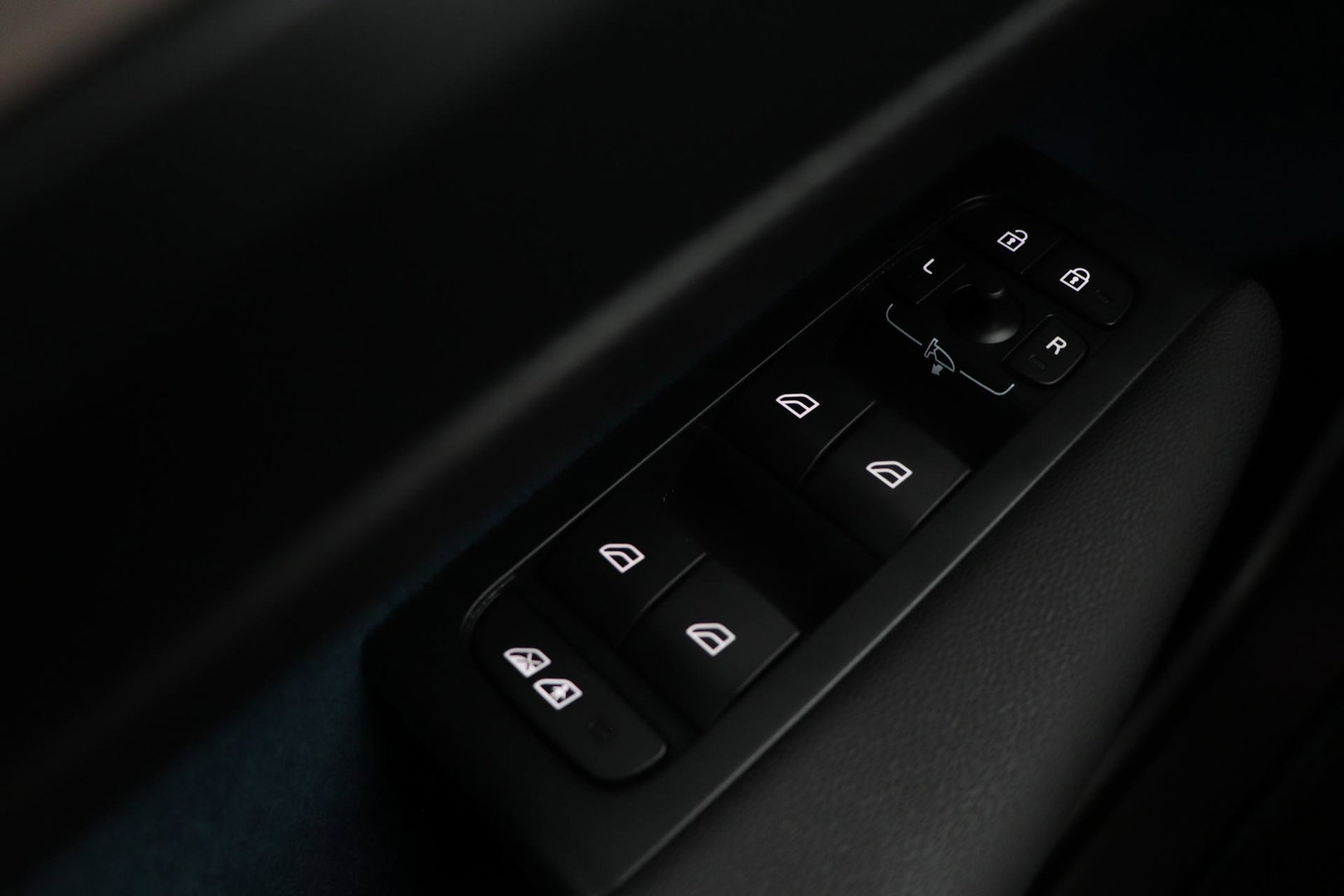 Volvo C40 Recharge Ultimate 69 kWh | Panoramadak | Harman/Kardon | BLIS |