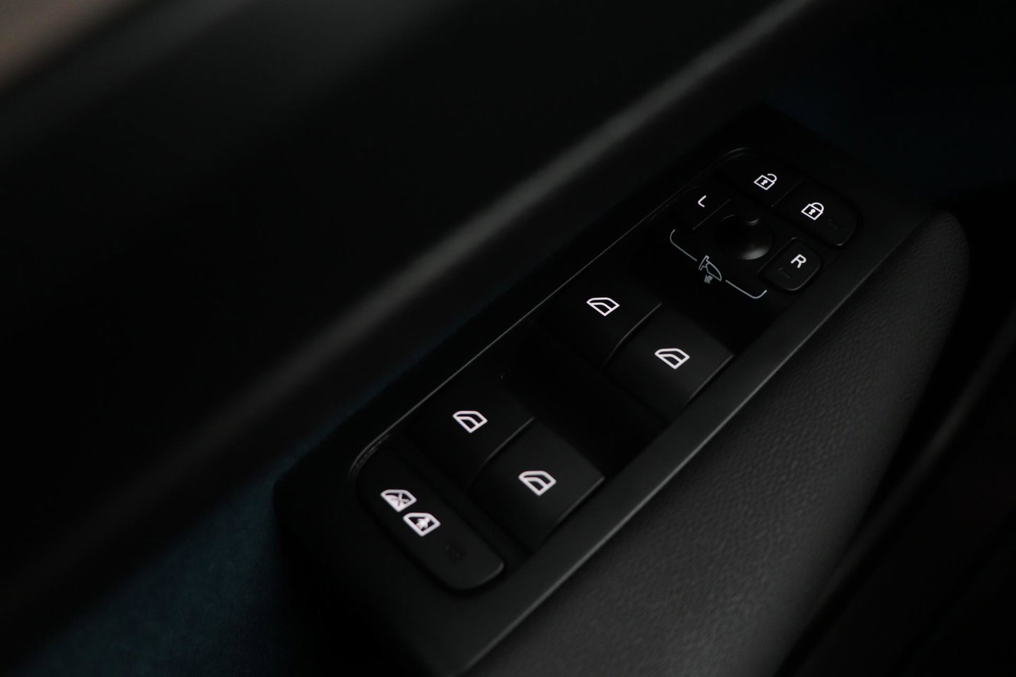 Volvo C40 Recharge Ultimate 69 kWh | Panoramadak | Harman/Kardon | BLIS |
