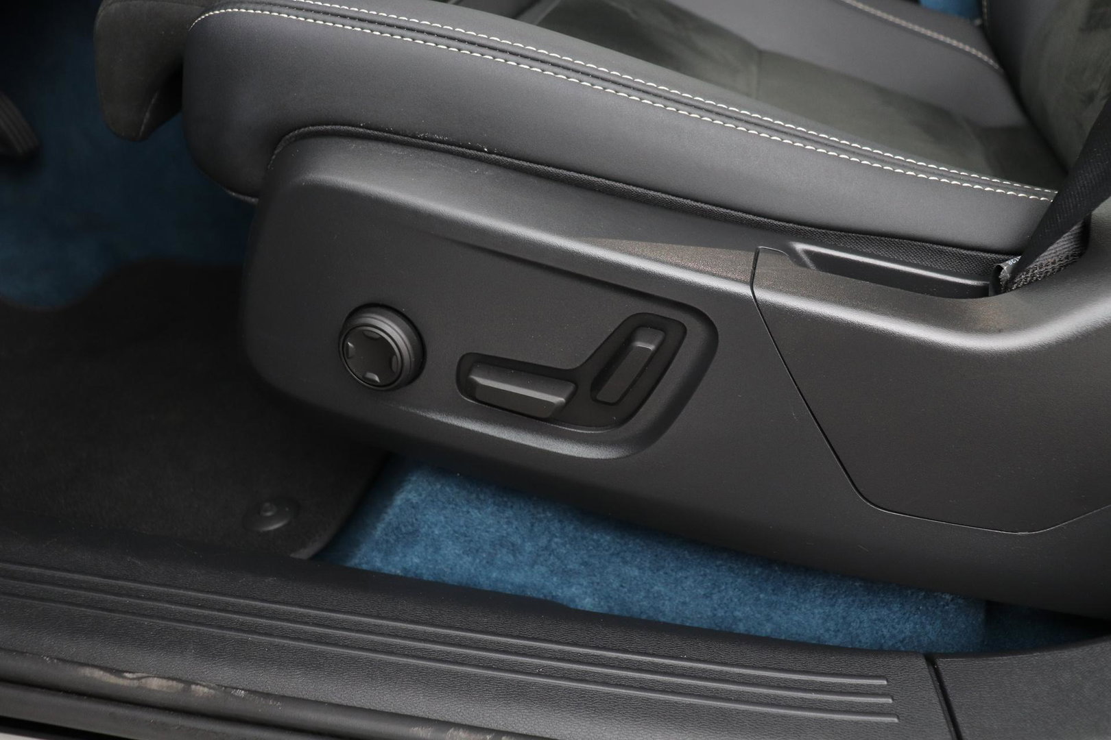Volvo C40 Recharge Ultimate 69 kWh | Panoramadak | Harman/Kardon | BLIS |