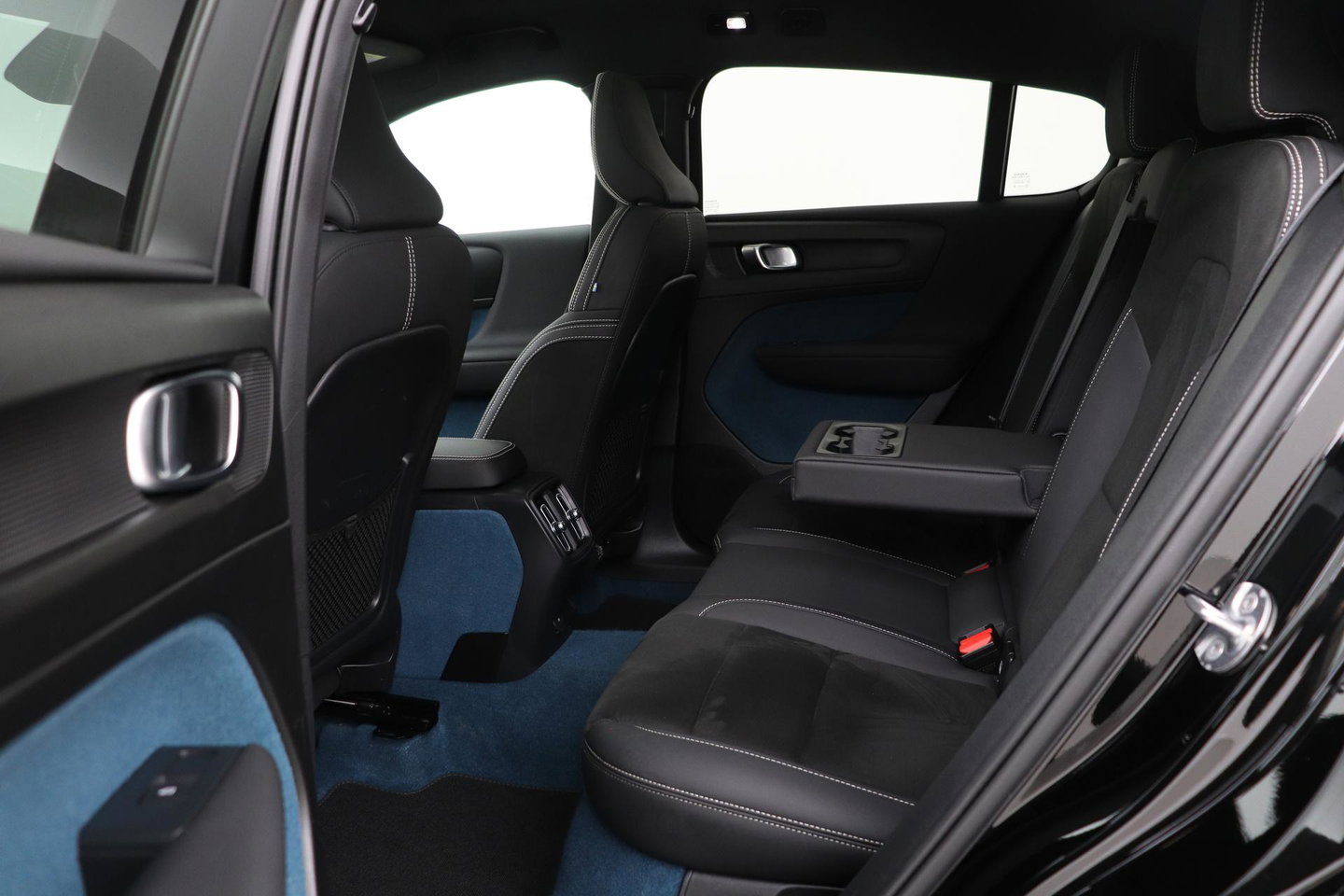 Volvo C40 Recharge Ultimate 69 kWh | Panoramadak | Harman/Kardon | BLIS |