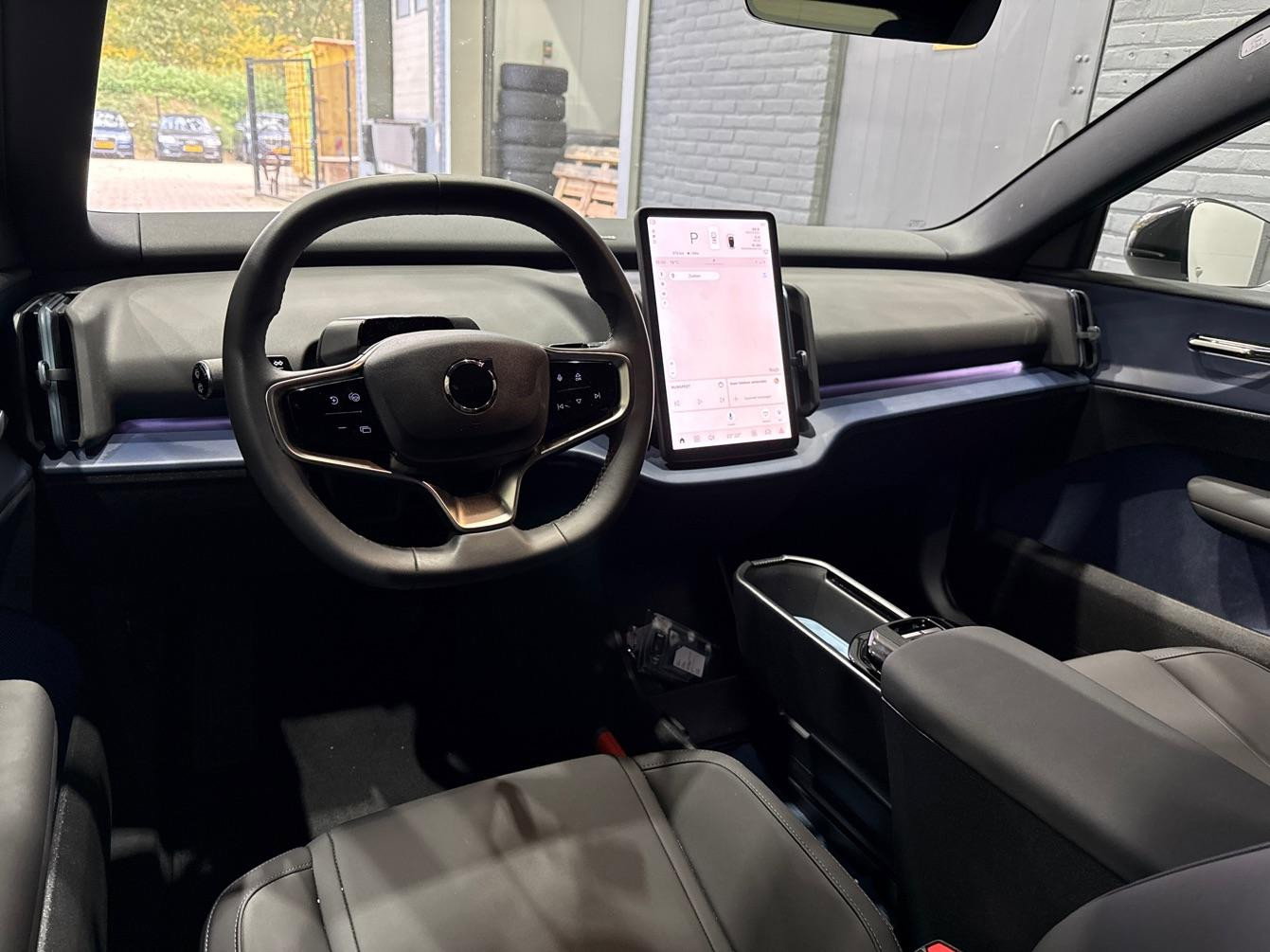 Volvo EX30 Single Motor Extended Range Plus 69 kWh | Trekhaak | Harman/Kardon | BLIS | Keyless |
