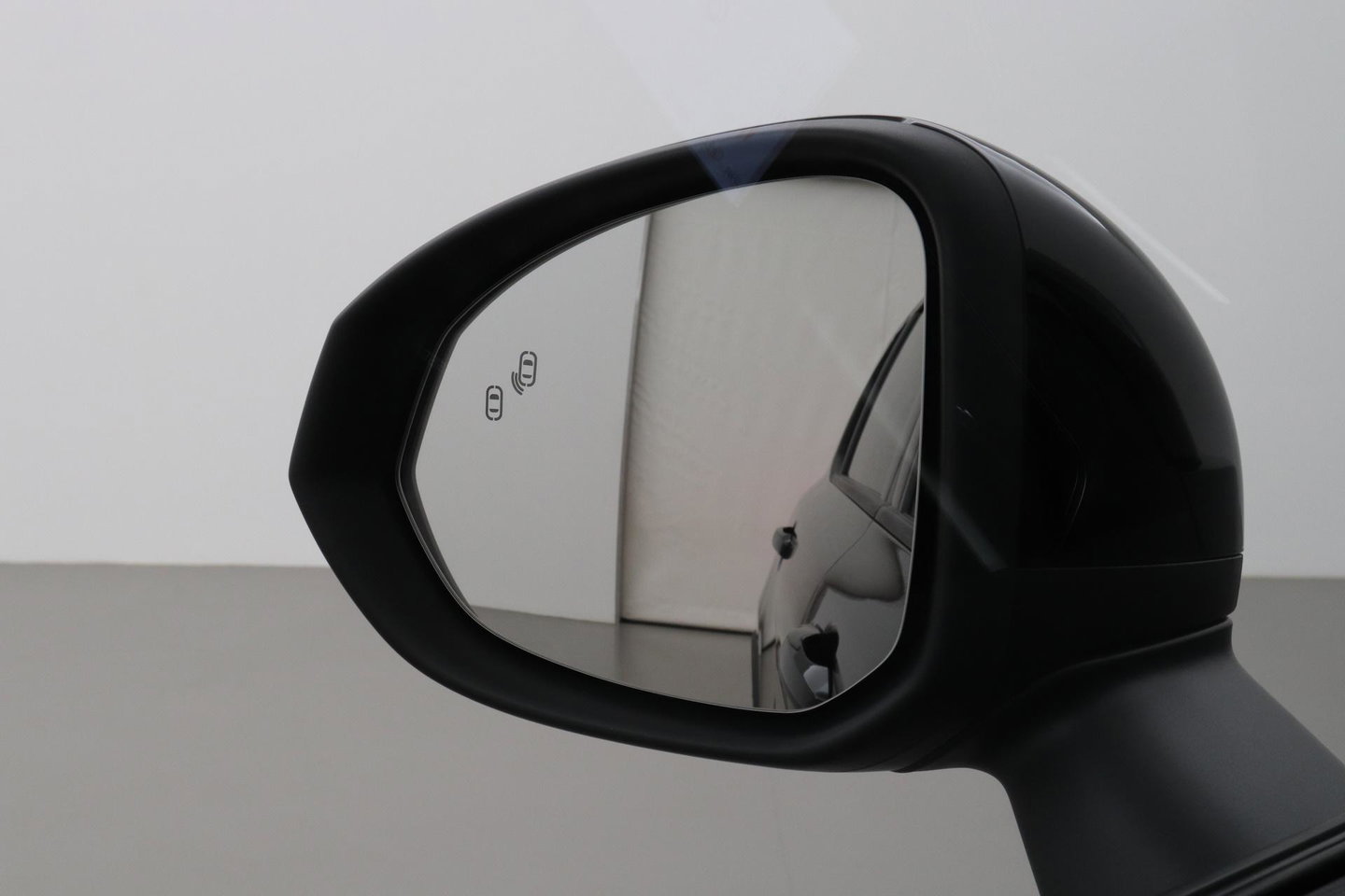 Lynk & Co 01 1.5 More | ACC | Panoramadak | 360° Camera | Stoel+Stuurverwarming | BLIS | 20 Inch