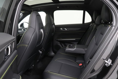 Lynk & Co 01 1.5 More | ACC | Panoramadak | 360° Camera | Stoel+Stuurverwarming | BLIS | 20 Inch