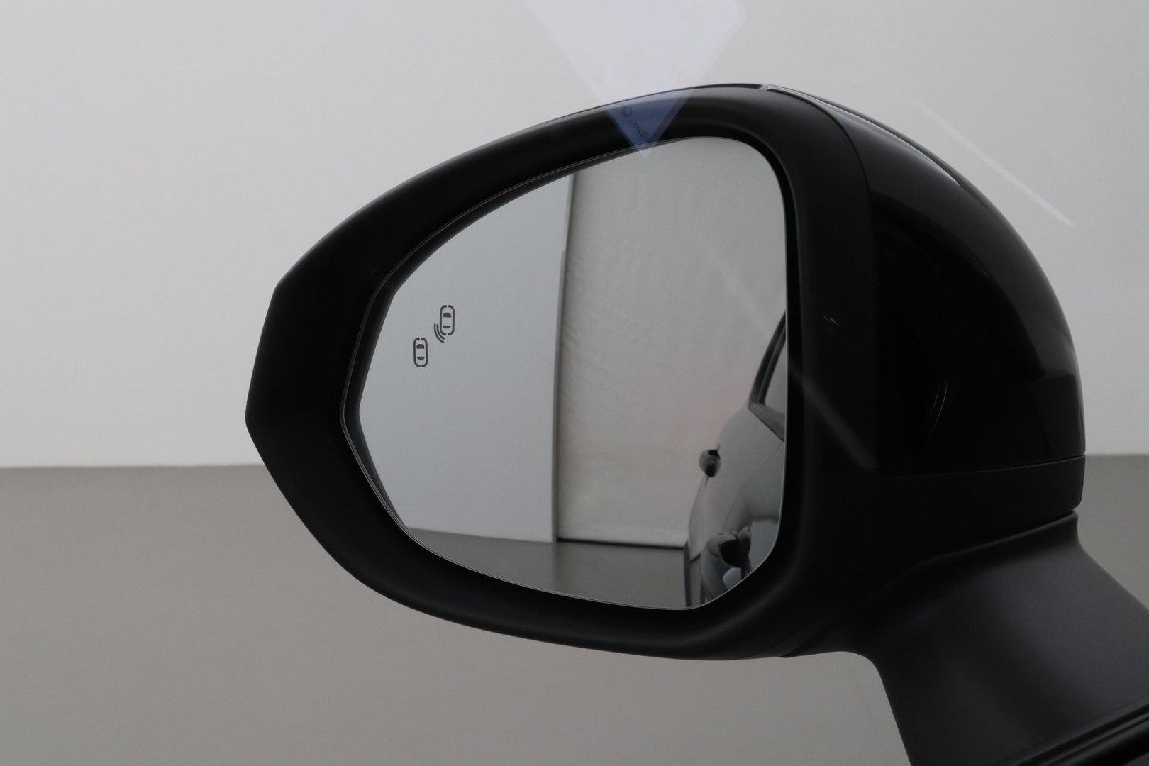 Lynk & Co 01 1.5 More | ACC | Panoramadak | 360° Camera | Stoel+Stuurverwarming | BLIS | 20 Inch