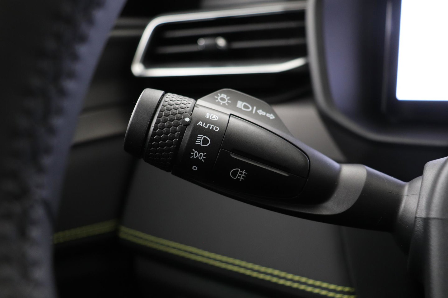 Lynk & Co 01 1.5 More | ACC | Panoramadak | 360° Camera | Stoel+Stuurverwarming | BLIS | 20 Inch