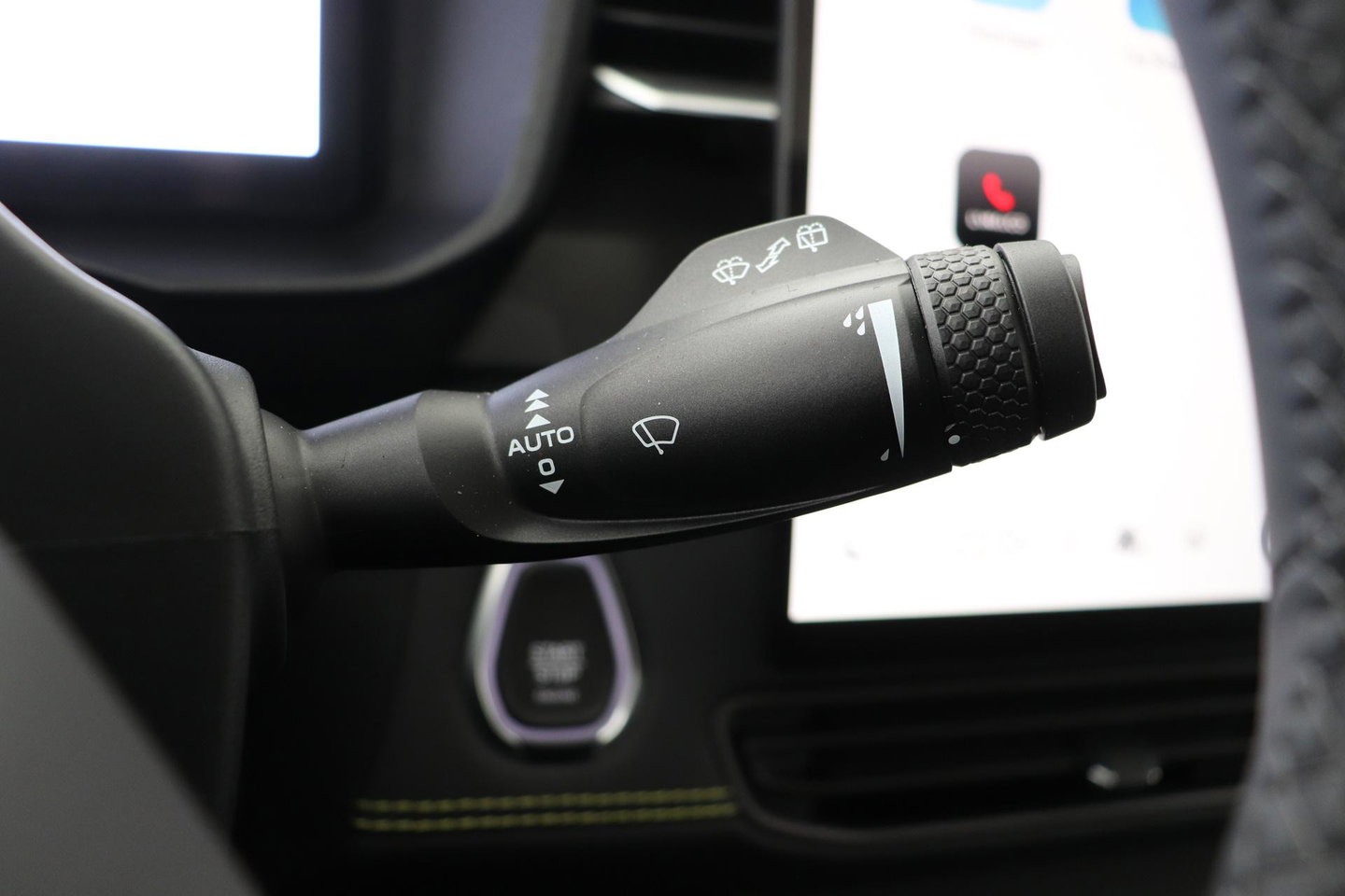 Lynk & Co 01 1.5 More | ACC | Panoramadak | 360° Camera | Stoel+Stuurverwarming | BLIS | 20 Inch