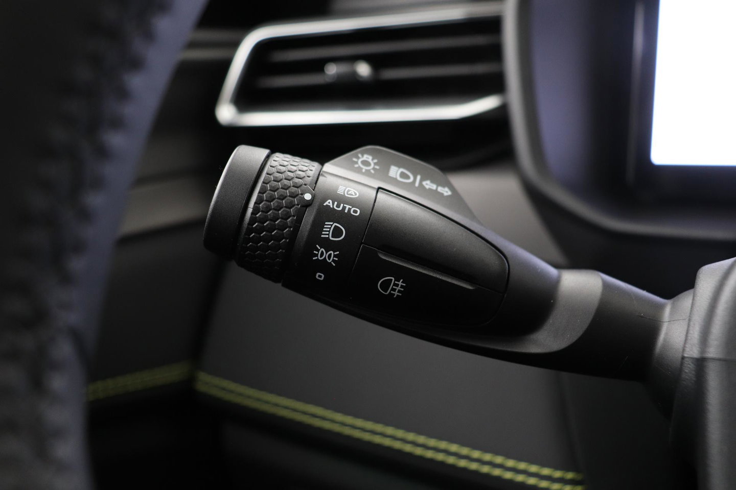 Lynk & Co 01 1.5 More | ACC | Panoramadak | 360° Camera | Stoel+Stuurverwarming | BLIS | 20 Inch